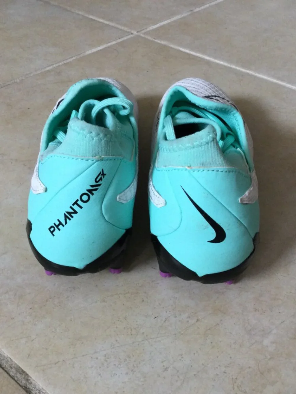 Nike Jr. Phantom GX Academy Dynamic Fit FG/MG soccer cleats white turquoise 4.5Y